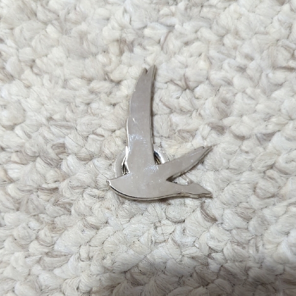 Elegant Cream Bird Brooch - Picture 1 of 3